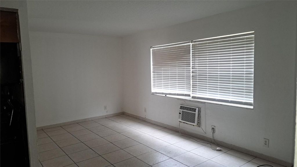 Photo of 925 K Street #4, Lake Worth Beach, FL 33460 (MLS # F10505185)