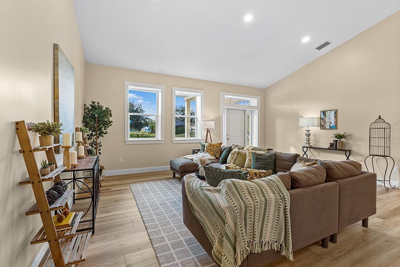 VERO LAKE ESTATES UNIT 5A - Residential