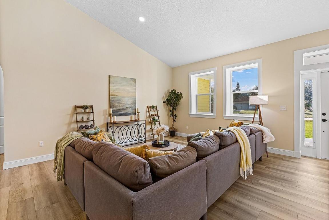 VERO LAKE ESTATES UNIT 5A - Residential