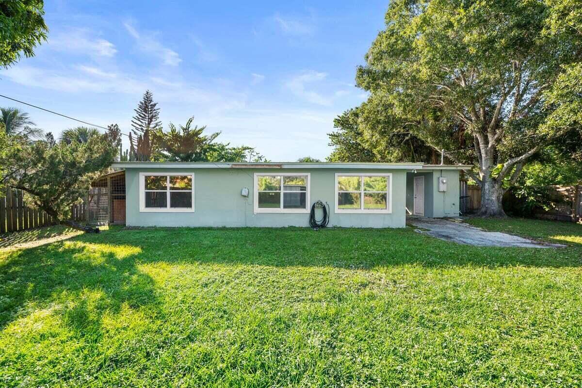 TROPICOLONY SUB - Residential Lease