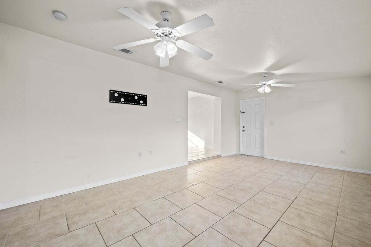 TROPICOLONY SUB - Residential Lease