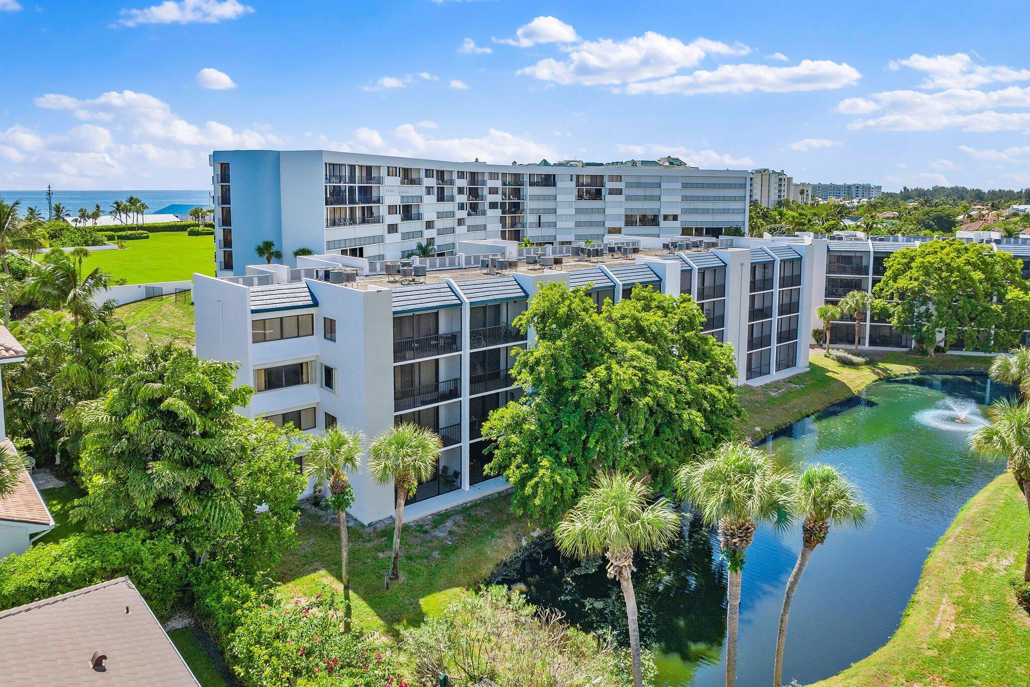 Relax and experience a life style that has made the Jupiter one of the most popular vacation spots in the world. Baby steps to the Jupiter Beach in 33477! This is a walk to the beach great location condo on the lake is a fantastic product! AVAILABLE MID-AUGUST TO DECEMBER & SEASON 2026!!