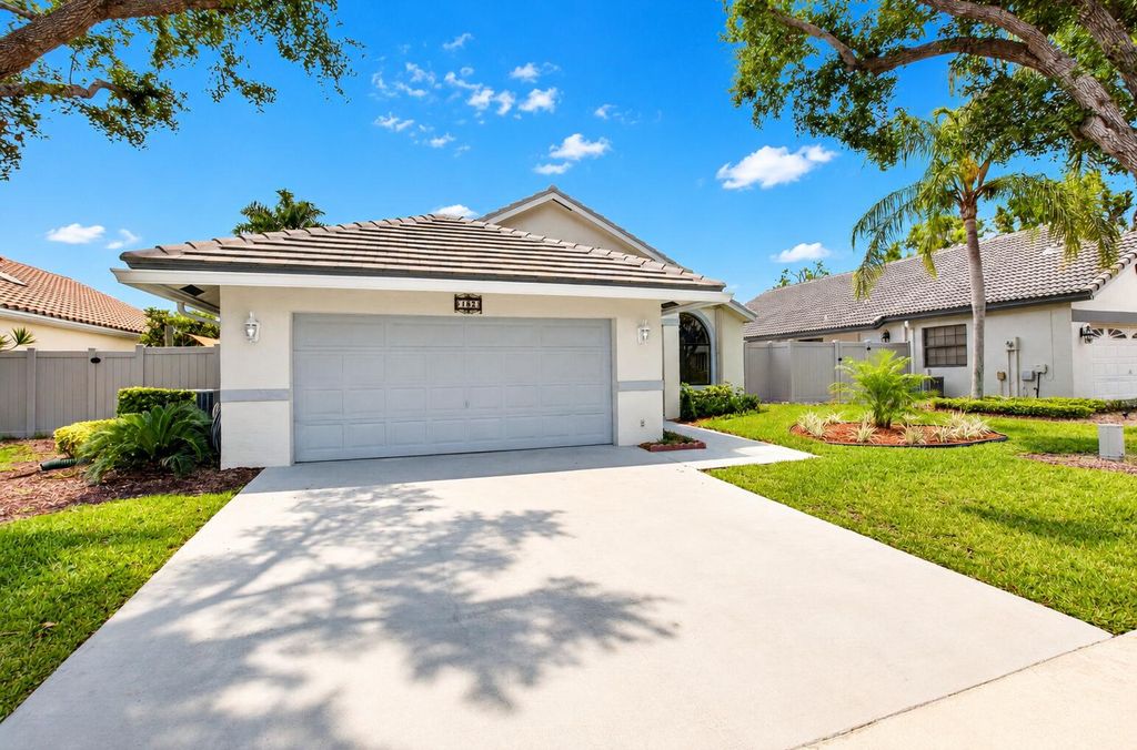 Photo of 182 Temple Avenue, Boynton Beach, FL 33436 (MLS # B26035367)