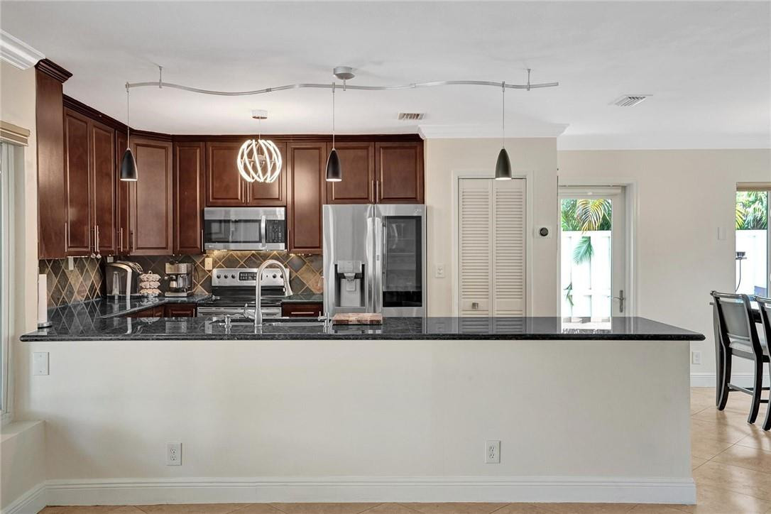 Coral Woods 33-25 B - Residential