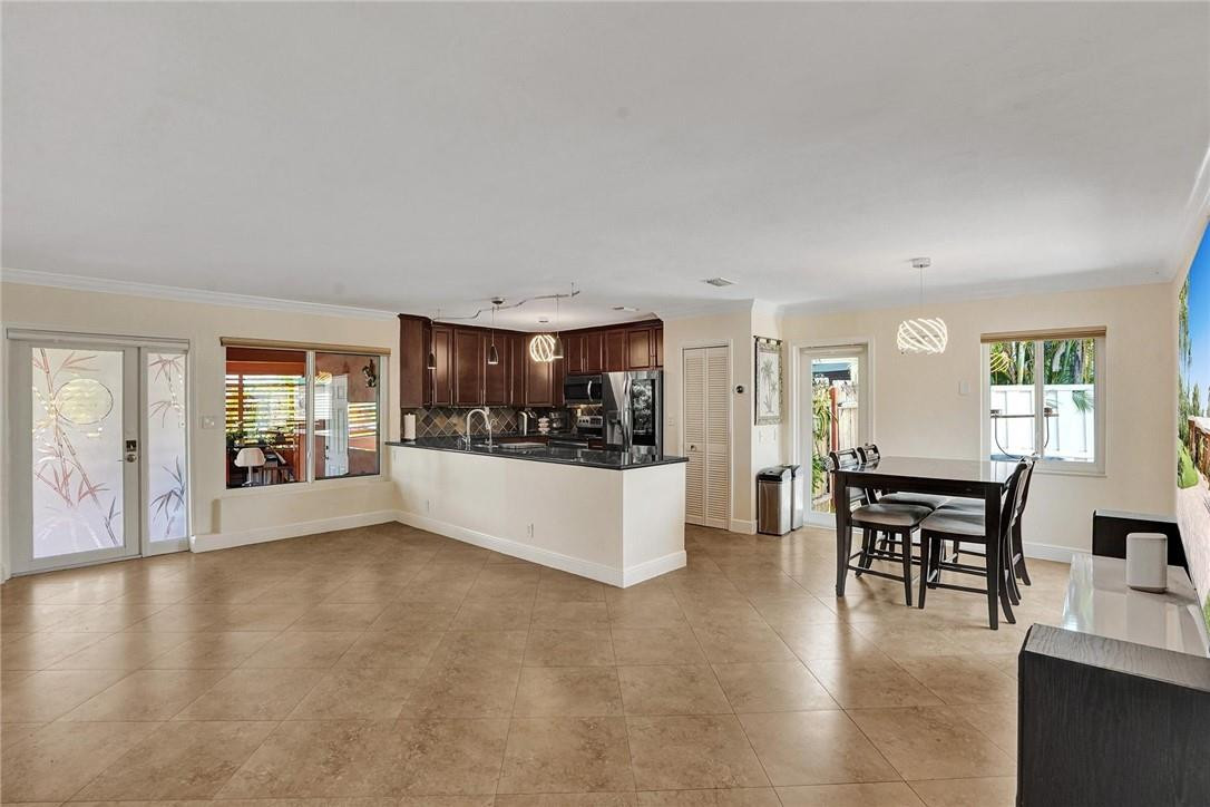 Coral Woods 33-25 B - Residential