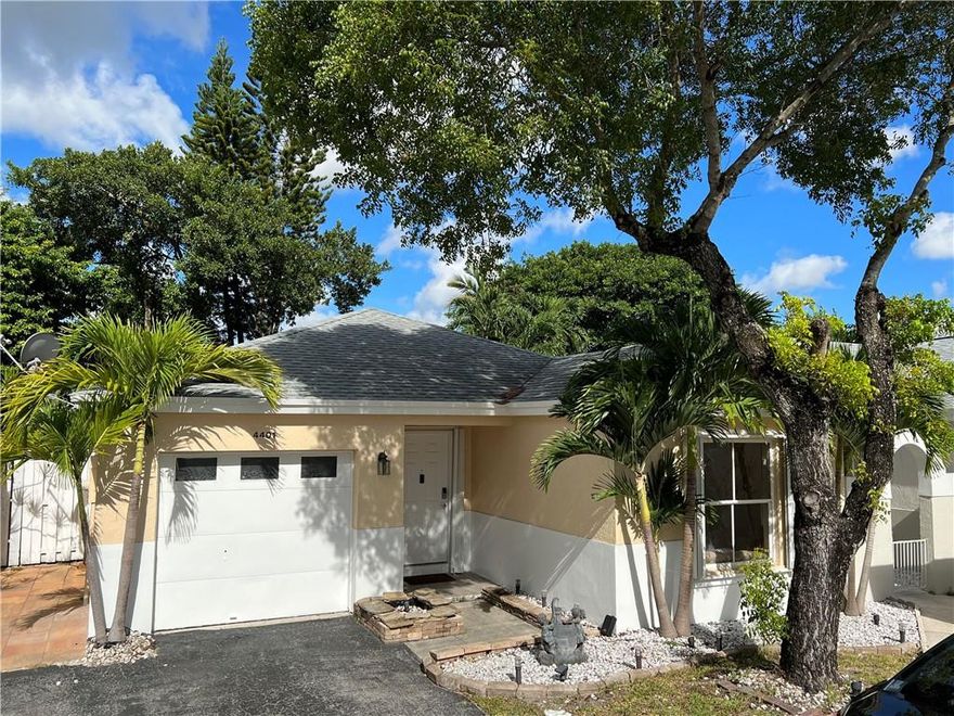 MOTIVATED SELLER!!!!!!!  MODERN STYLE OPEN CONCEPT NEWER KITCHEN AND BATHROOMS GARAGE IS CONVERTED INTO AN AIR CONDITIONED  BEDROOM/PLAY ROOM/OFFICE LOTS OF CLOSET SPACE, BUILT ON SPACE CAN BE USED AS EXTRA CLOSET OR STORAGE, OUTSIDE AREA IS WELL LIGHT , IS TURF OVER PAVERS (NO GRASS TO MAINTAIN) WITH A BRAND NEW CLOSED IN PATIO WITH MOSQUITO SCREENS AND REMOTE FANS.. MADE FOR RELAXING WITH YOUR FAMILY OR ENTERTAINING, BEAUTIFUL COMMUNITY POOL AND PARK ROOF 5 YEARS OLD  AC 2 YEARS OLD NEW OUTSIDE PAINT