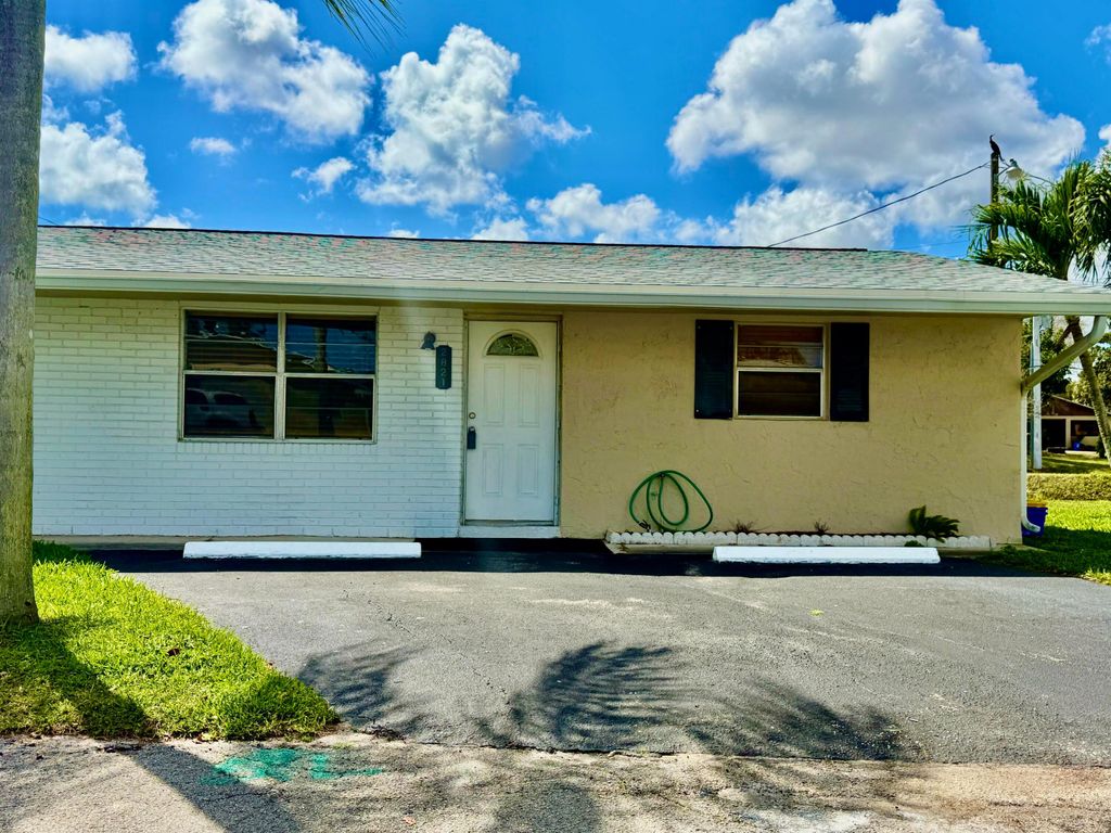 Photo of 2821 Duke Lane, Delray Beach, FL 33445 (MLS # R11165904)