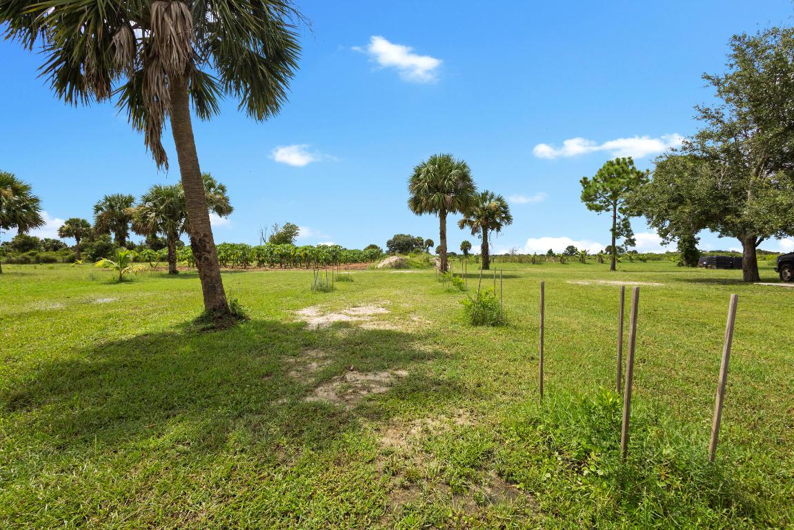 OKEECHOBEE COUNTY - Land