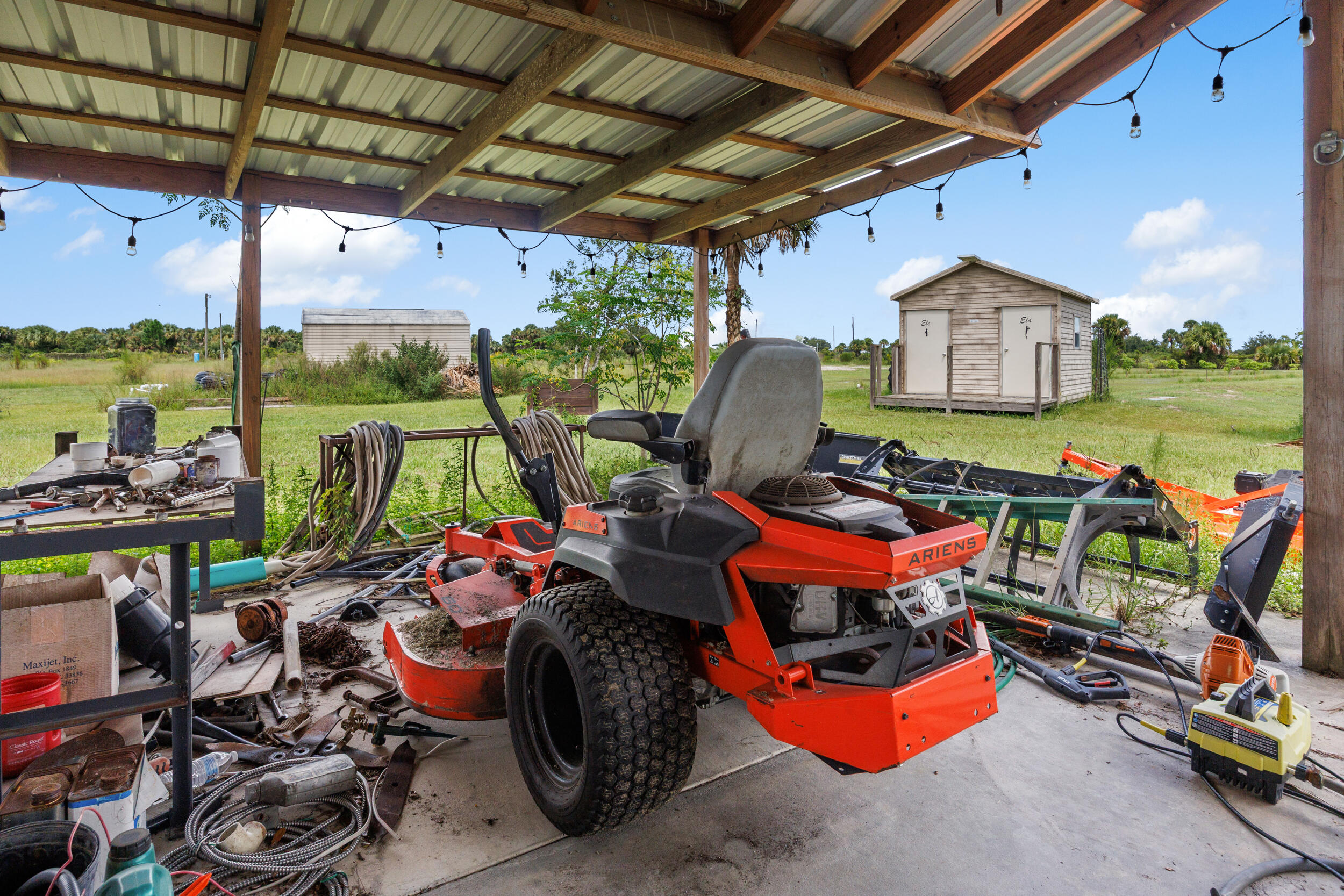 OKEECHOBEE COUNTY - Land