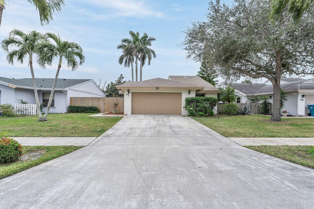 Photo of 71 Baytree Lane, Boynton Beach, FL 33436 (MLS # R11052471)