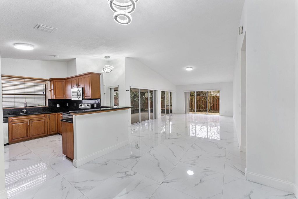 Photo of 71 Baytree Lane, Boynton Beach, FL 33436 (MLS # R11052471)