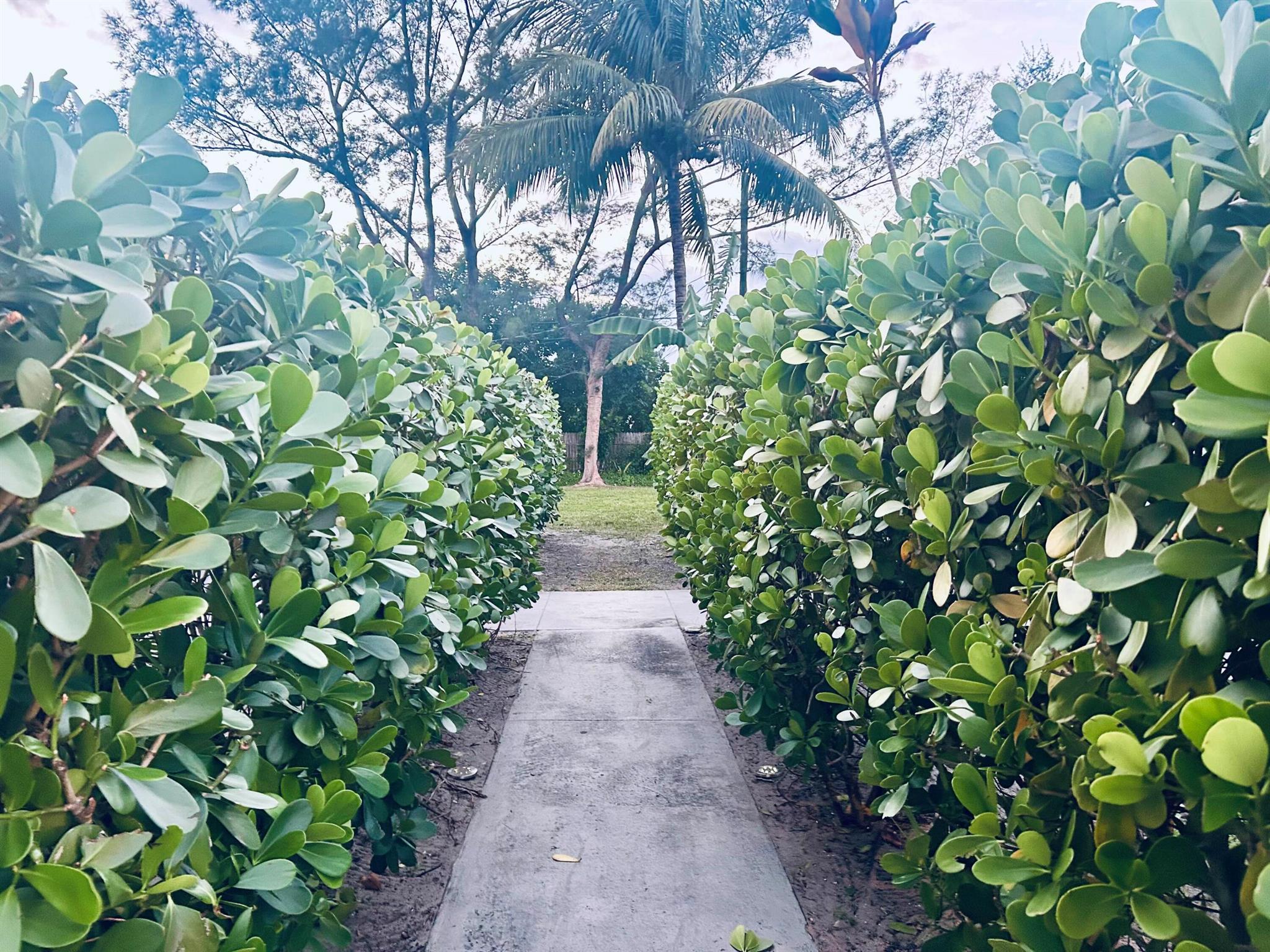 MODEL LAND CO - Residential Lease