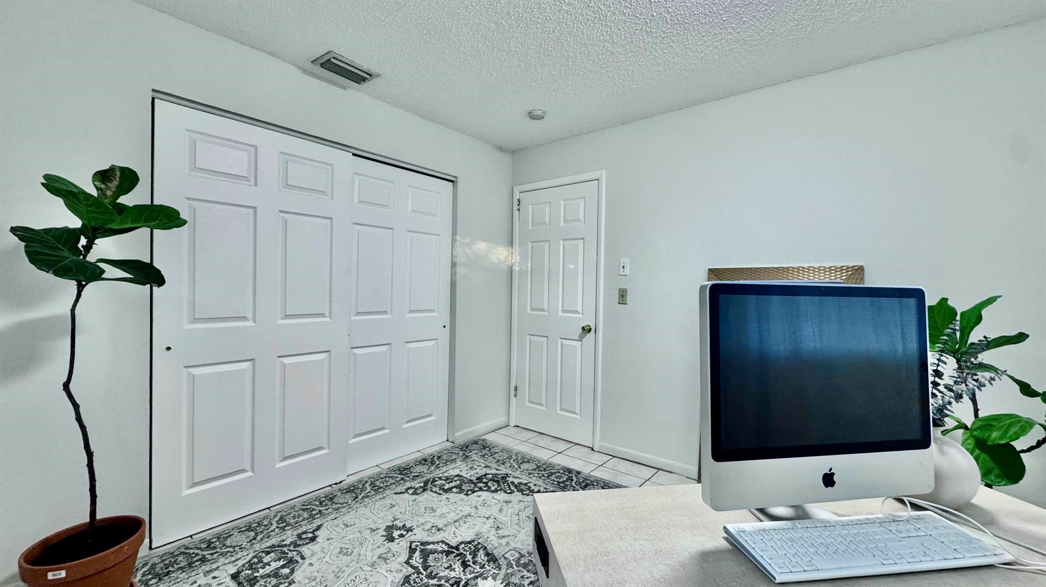 MODEL LAND CO - Residential Lease