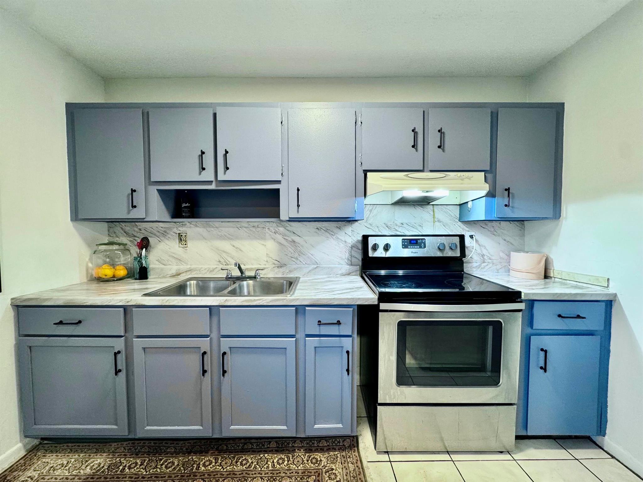 MODEL LAND CO - Residential Lease