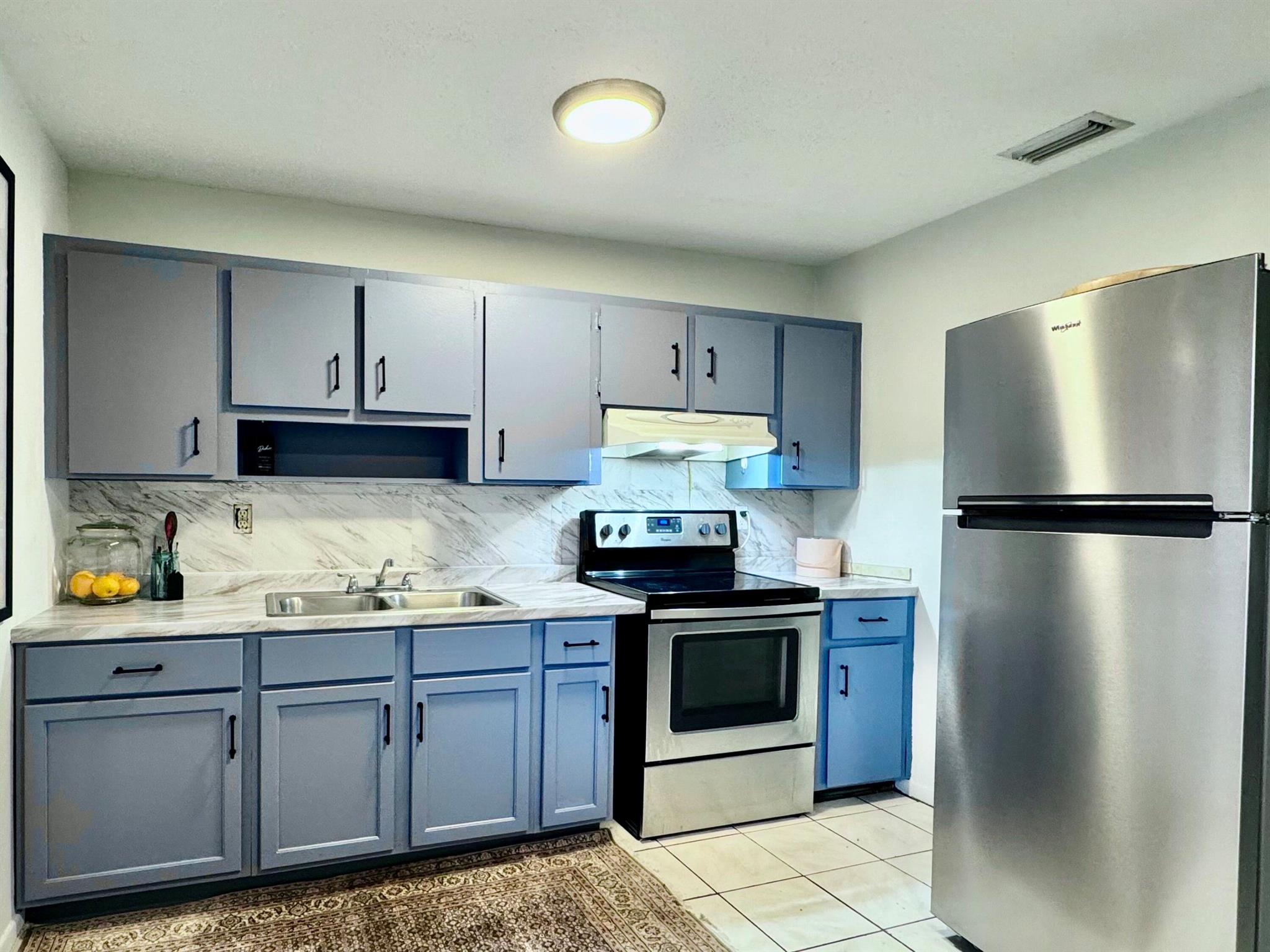 MODEL LAND CO - Residential Lease