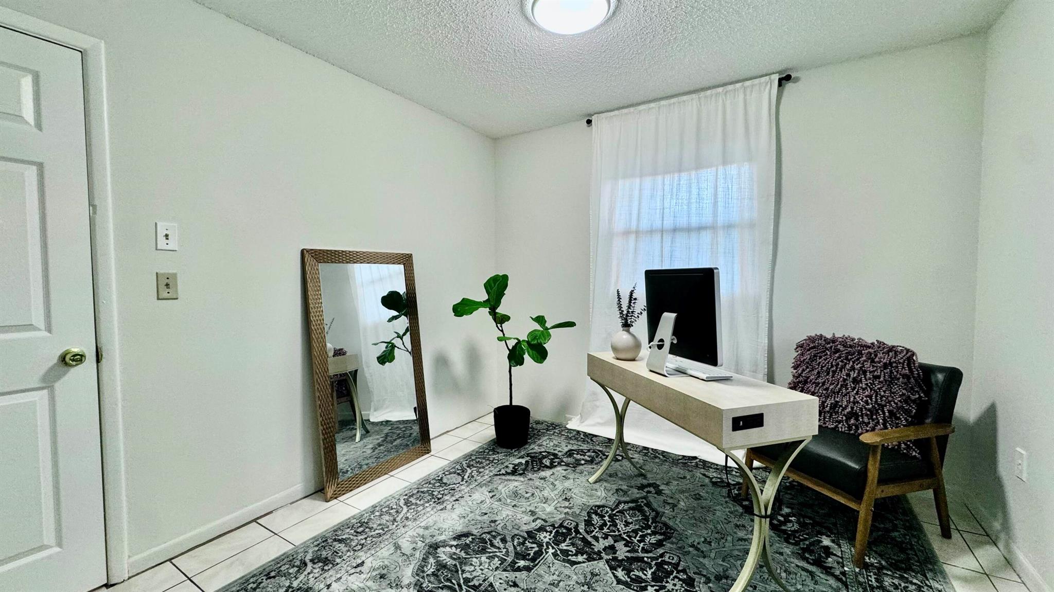 MODEL LAND CO - Residential Lease