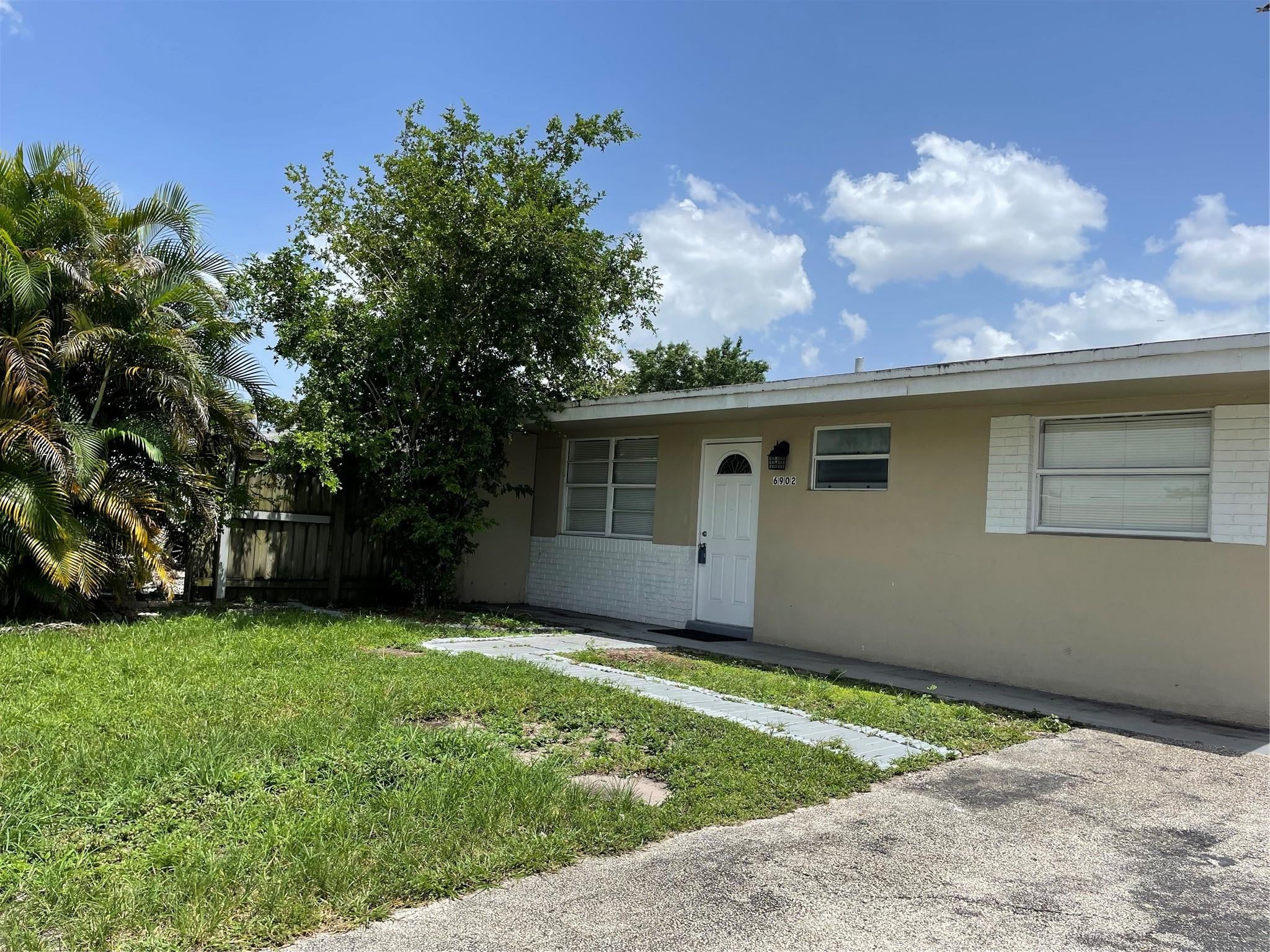 6902 SW 15th Street, North Lauderdale, FL, 33068/$365,000 1 6902 SW 15th Street