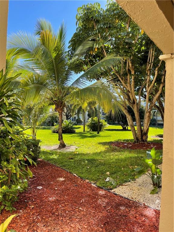VILLAGE ROYALE GREEN - Residential
