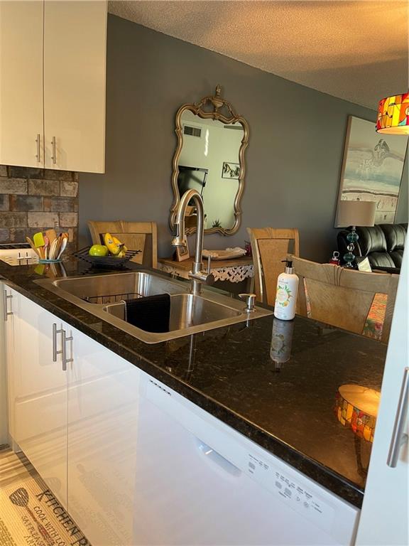 VILLAGE ROYALE GREEN - Residential