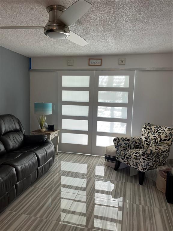 VILLAGE ROYALE GREEN - Residential