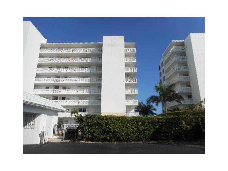 Lake Harbour Towers - Residential