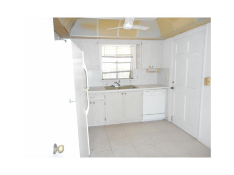 Lake Harbour Towers - Residential