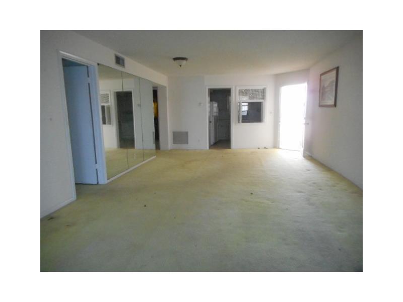 Lake Harbour Towers - Residential