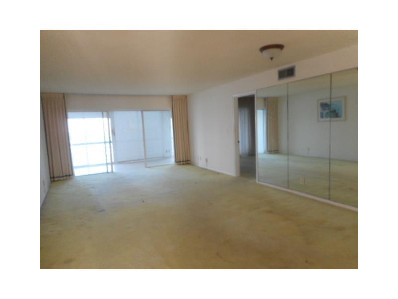 Lake Harbour Towers - Residential