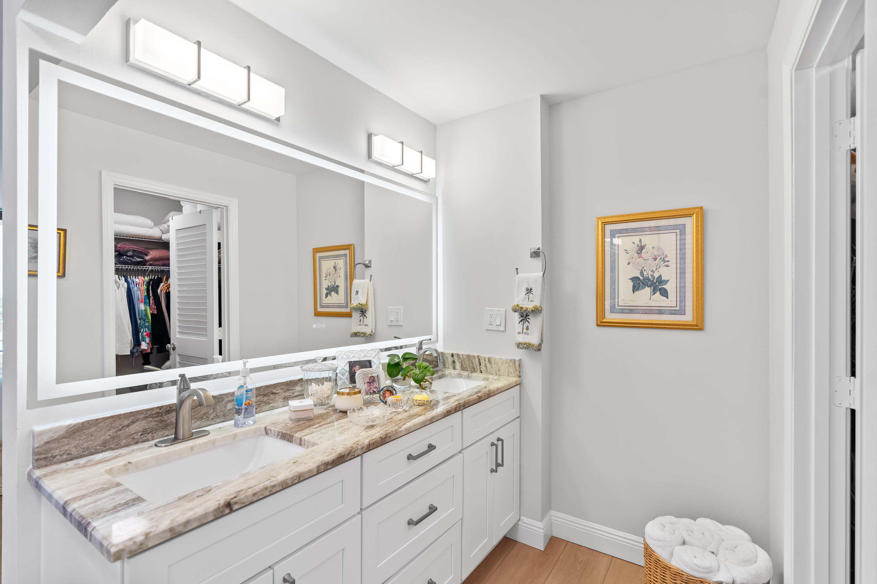 LA RESIDENCE CONDO - Residential