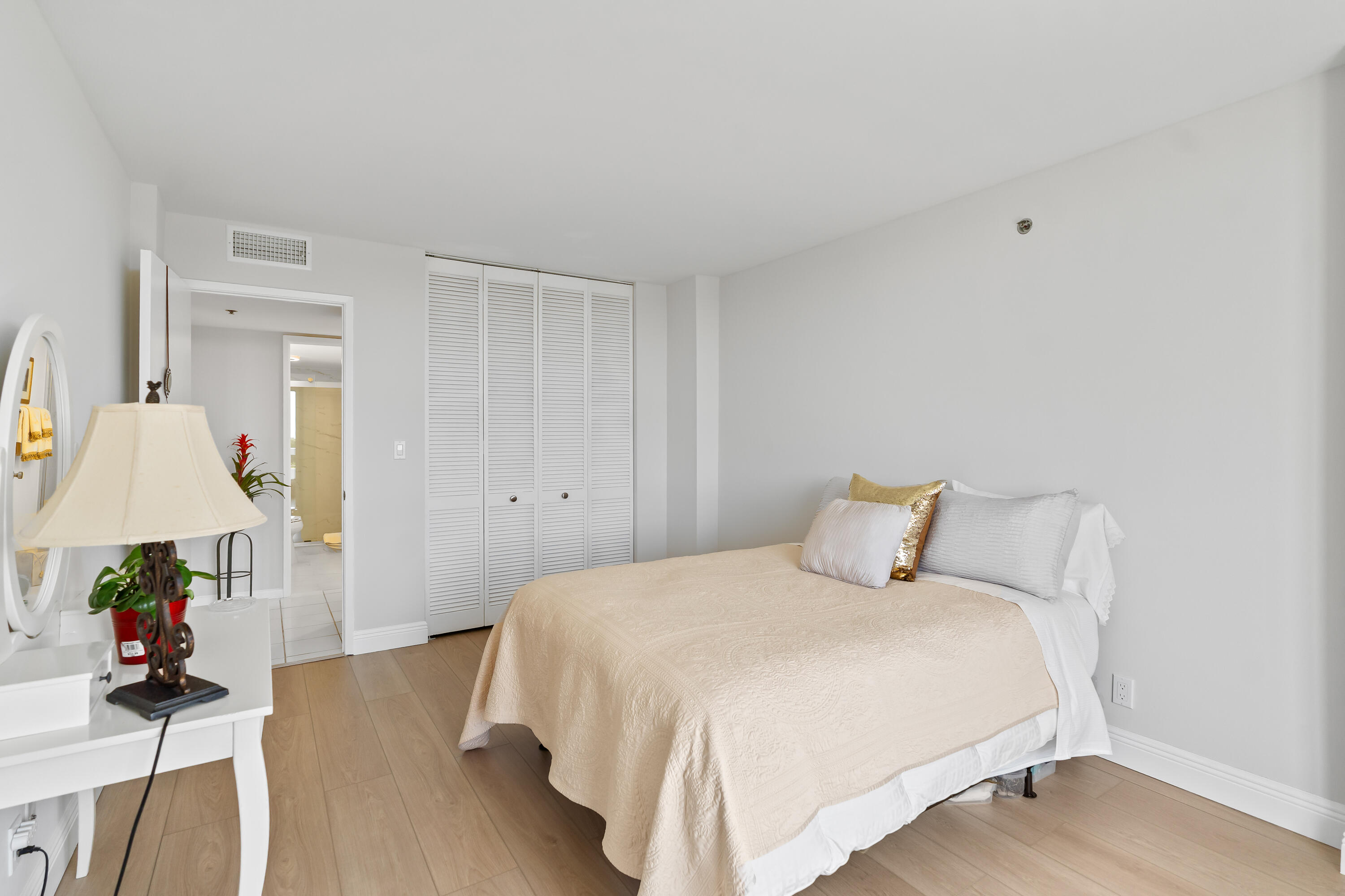 LA RESIDENCE CONDO - Residential
