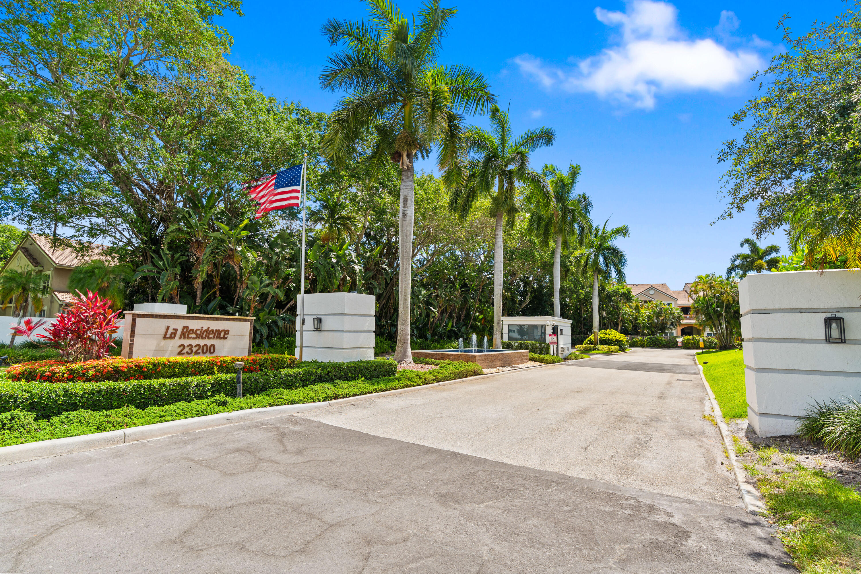 LA RESIDENCE CONDO - Residential