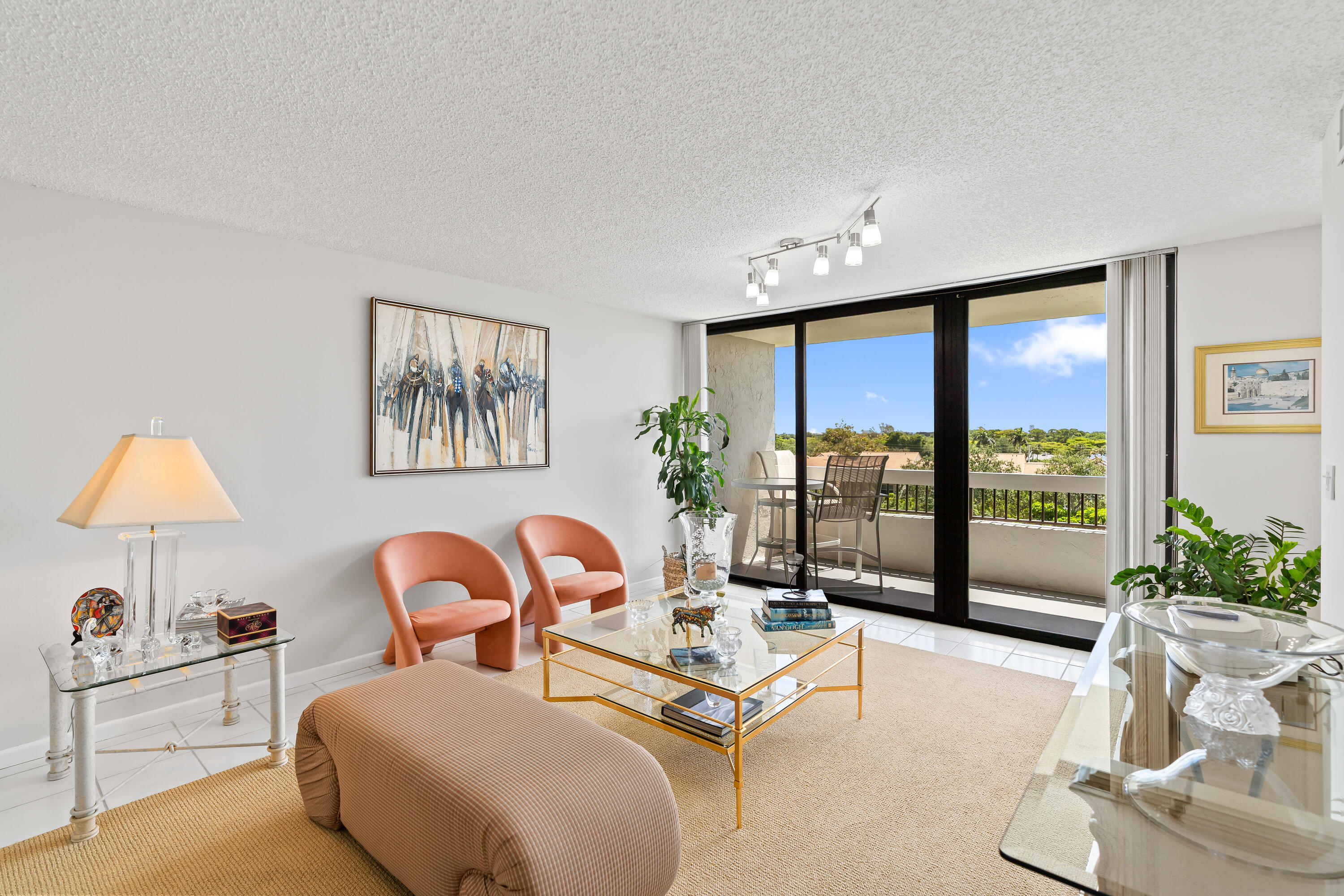 LA RESIDENCE CONDO - Residential