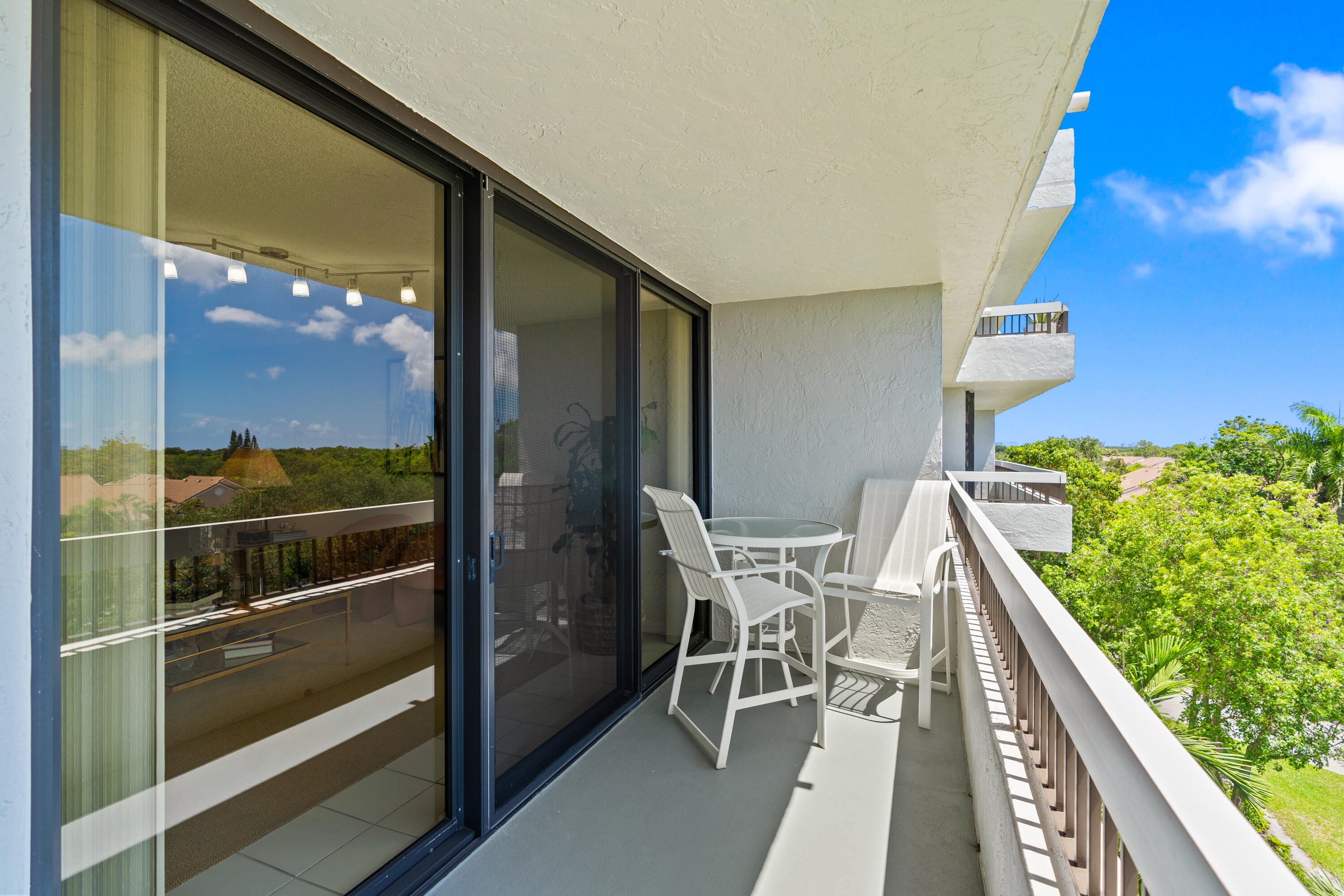 LA RESIDENCE CONDO - Residential