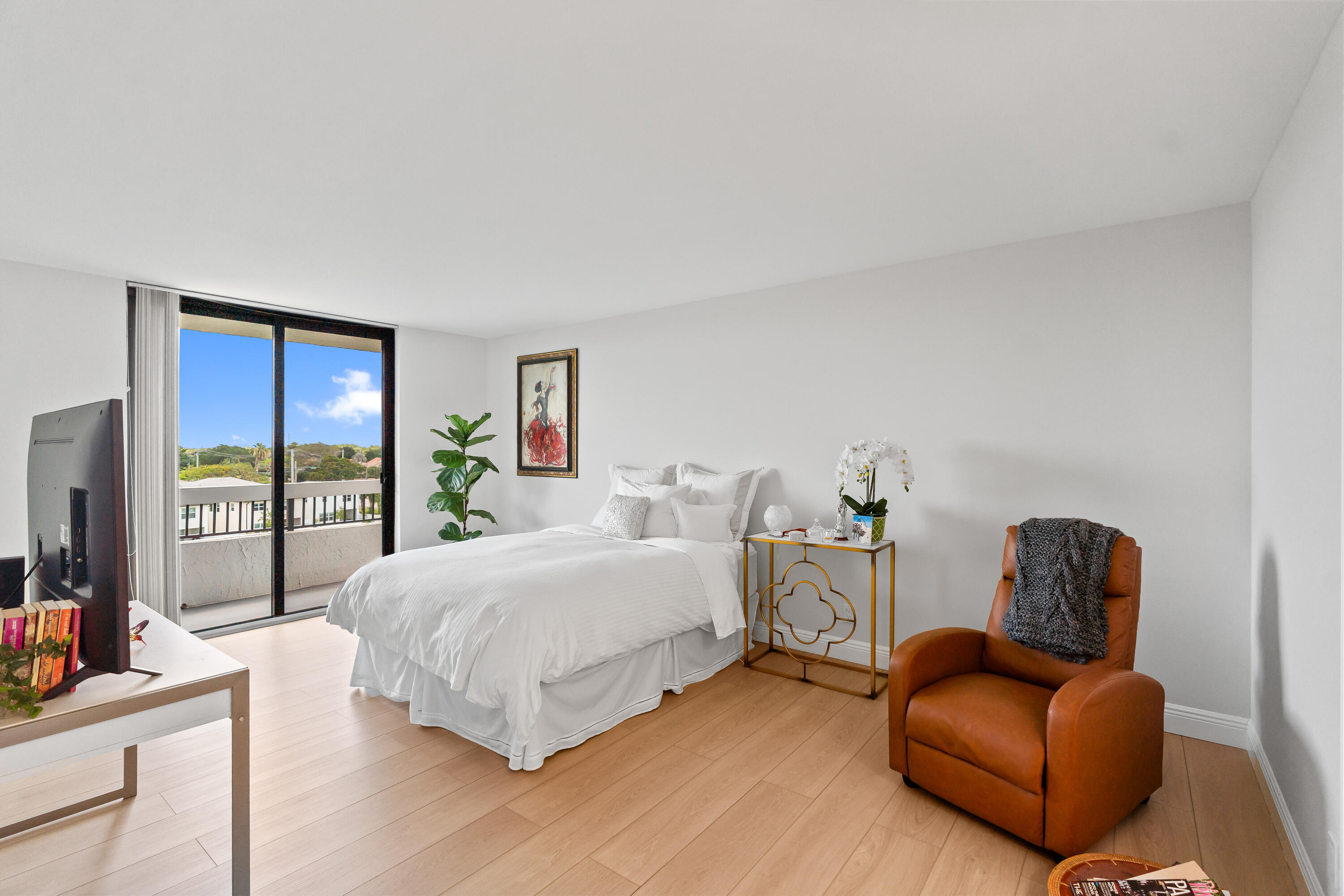 LA RESIDENCE CONDO - Residential