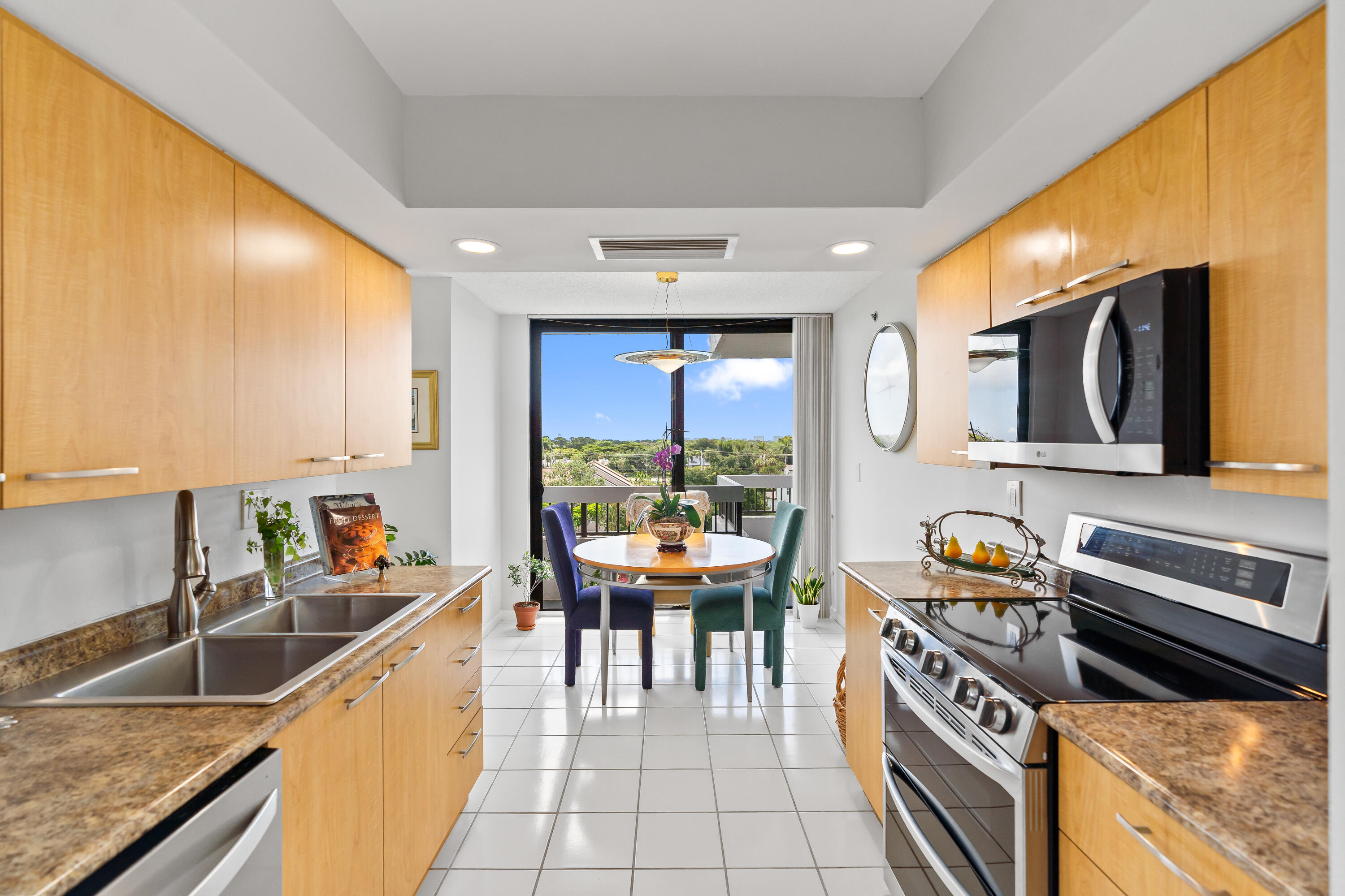LA RESIDENCE CONDO - Residential