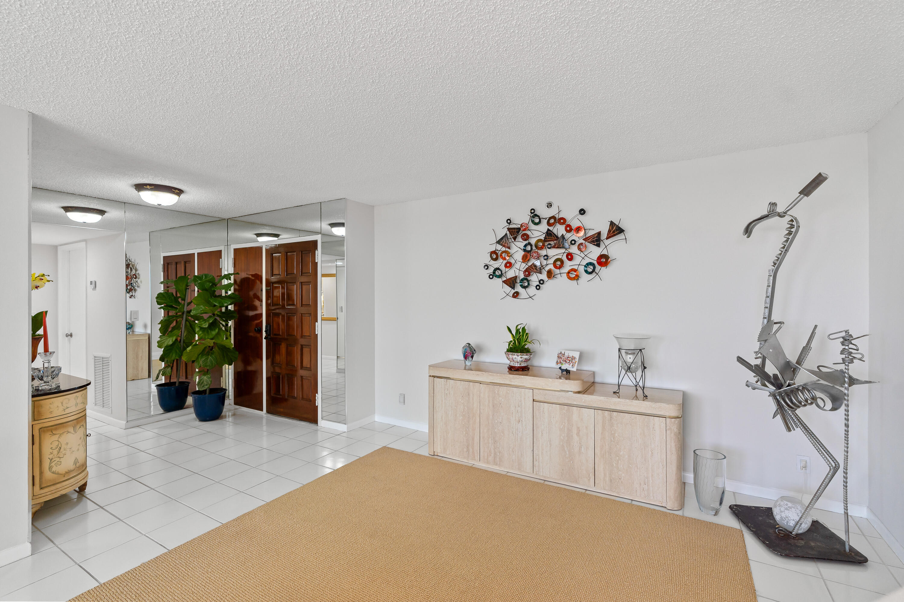 LA RESIDENCE CONDO - Residential