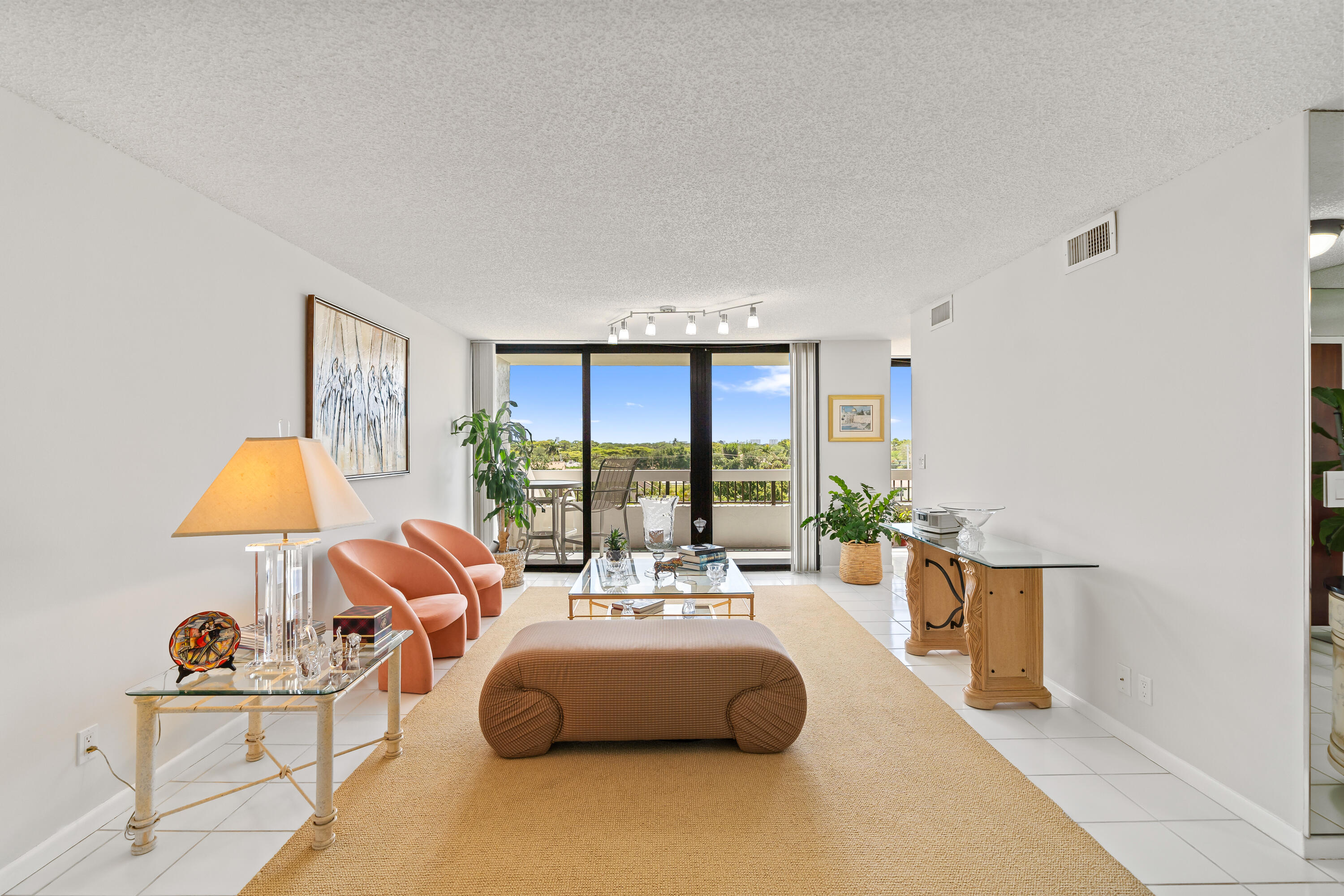LA RESIDENCE CONDO - Residential