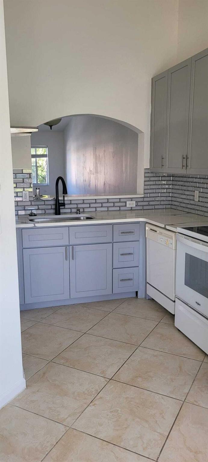 COVE AT BRIAR BAY CONDO - Residential Lease