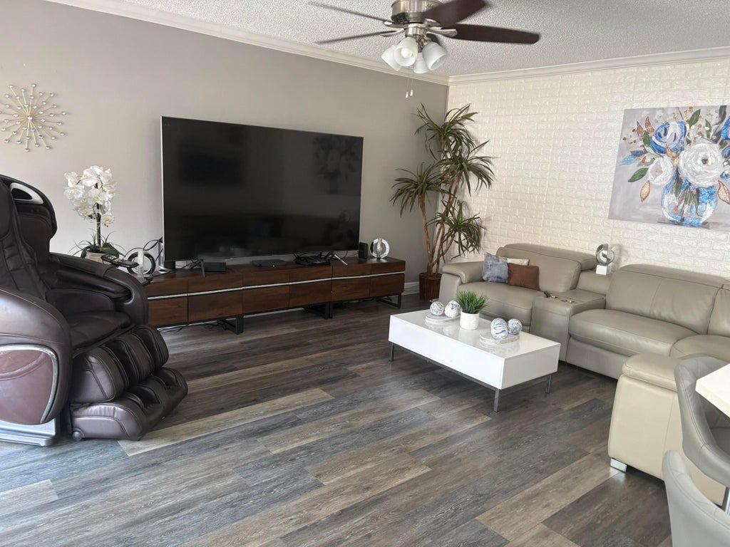 Photo of 1025 Siena Oaks Circle W, Palm Beach Gardens, FL 33410 (MLS # B26060633)