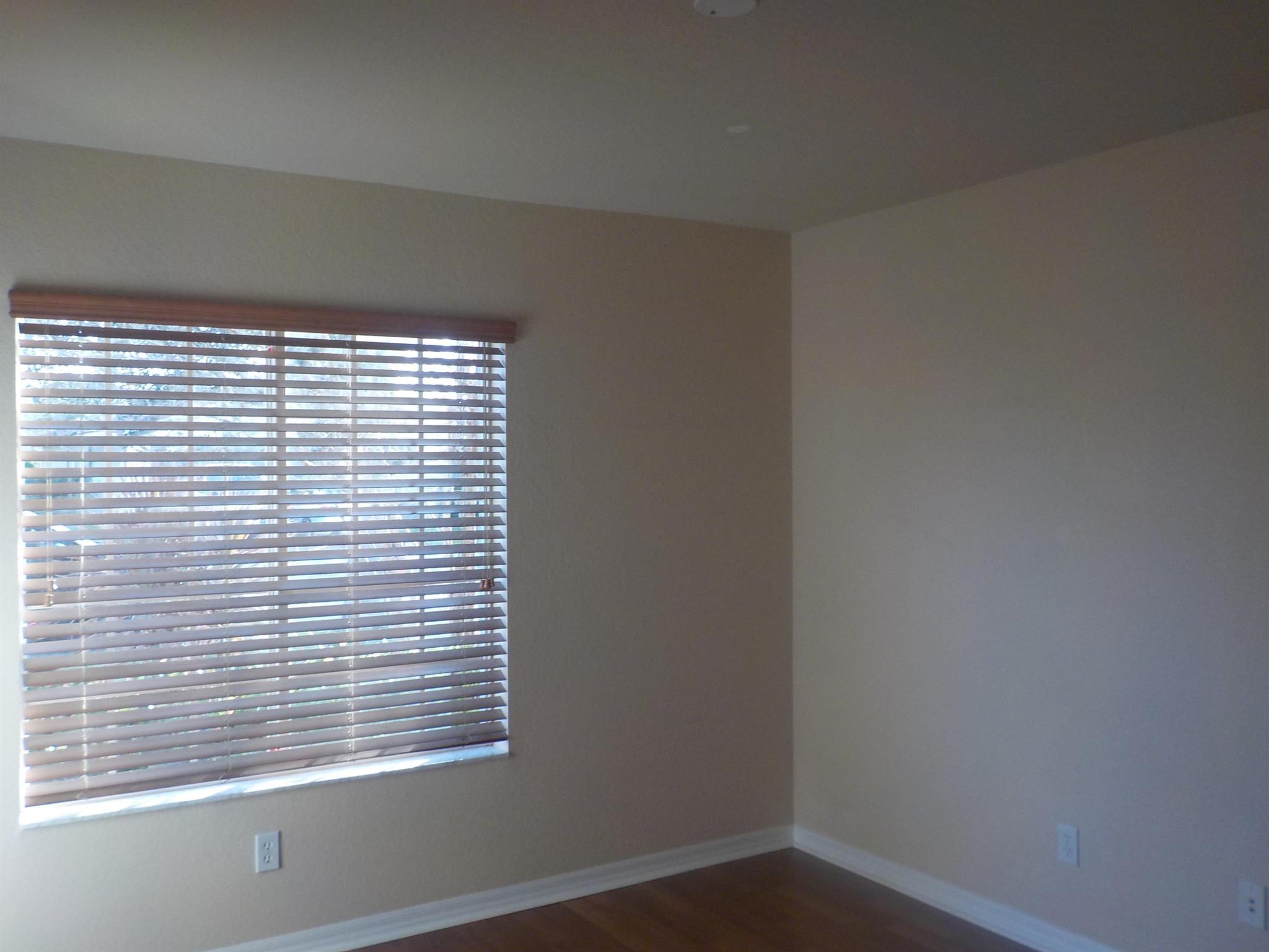 FOURTH  REPLAT OF PORTOFI - Residential Lease