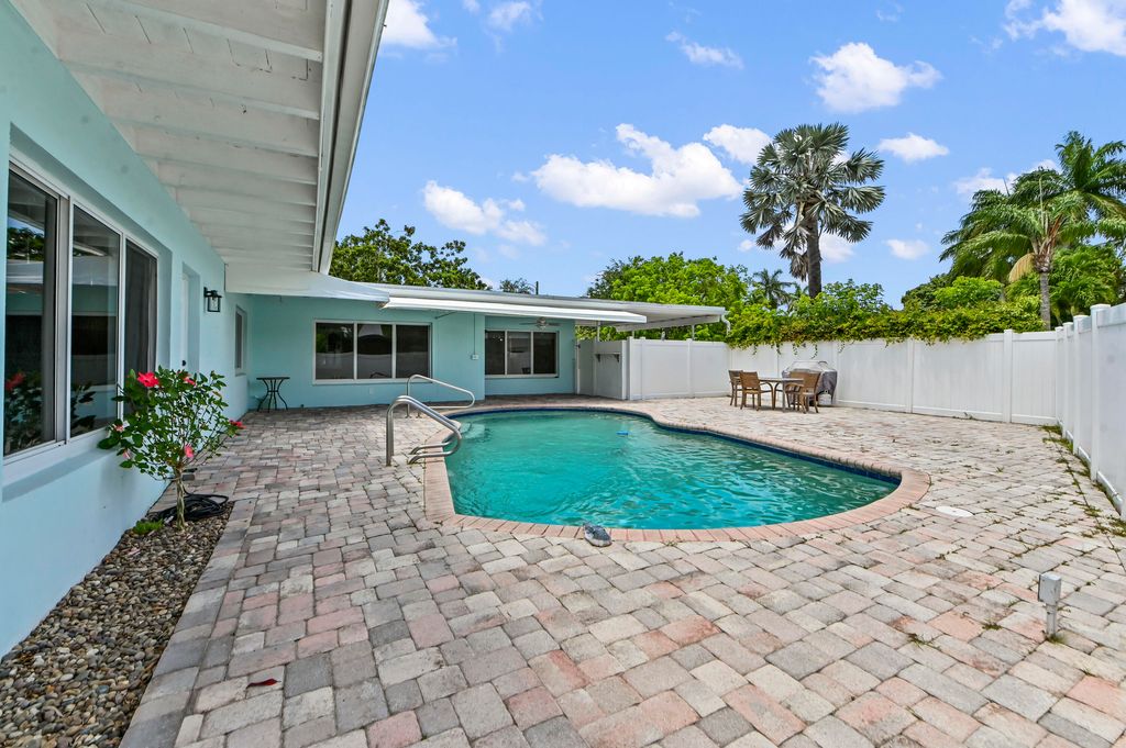 Photo of 2224 NW 6th Terrace, Wilton Manors, FL 33311 (MLS # B26031885)