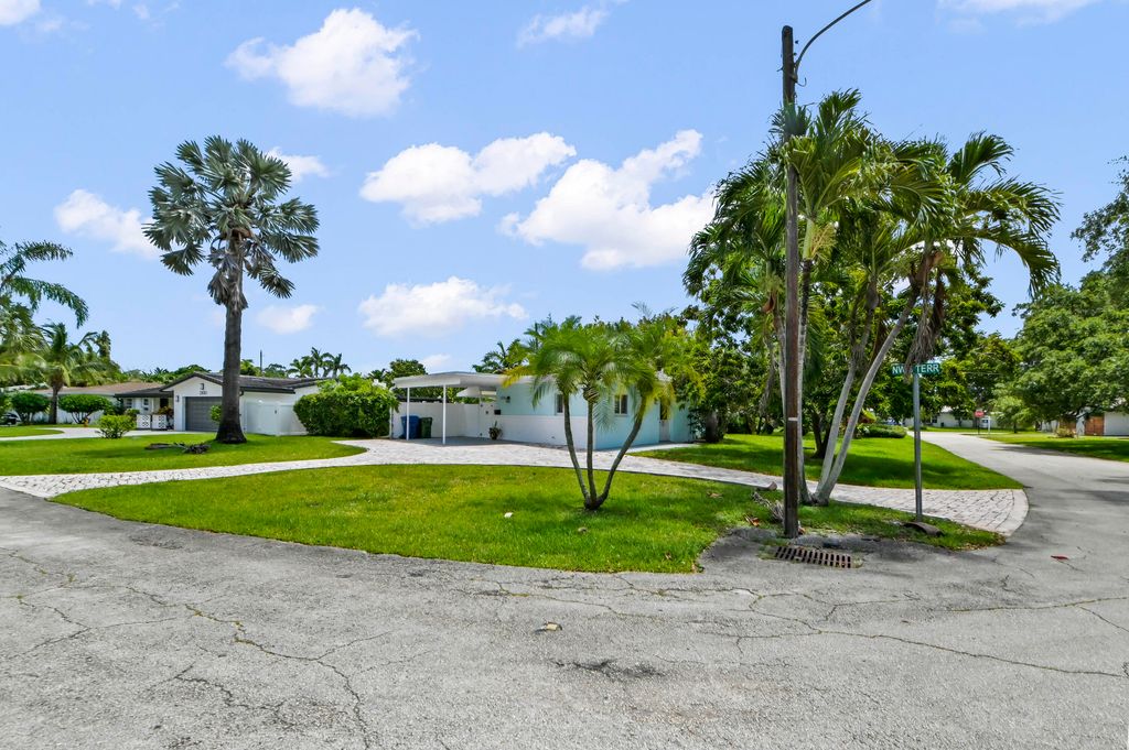 Photo of 2224 NW 6th Terrace, Wilton Manors, FL 33311 (MLS # B26031885)