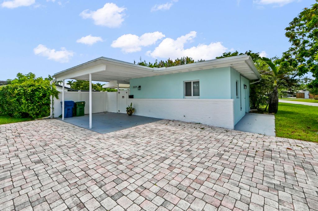 Photo of 2224 NW 6th Terrace, Wilton Manors, FL 33311 (MLS # B26031885)