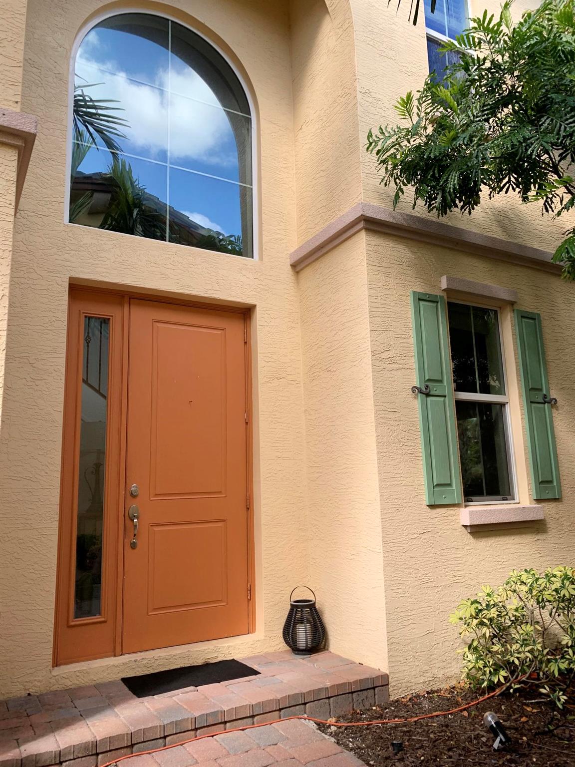 Largest floor-plan!! Beautiful 4 bedrooms, 3.5 bathrooms, 2 car garage, 2 story townhome in gated neighborhood. This home features open living floorpan, a very large master room with walk in closet, and updated features throughout. Home outlooks a private garden with an open patio overhang makes it perfect for grilling outdoors. Quite neighborhood includes well maintained community pool. Wonderful schools and a great location off Hood road.