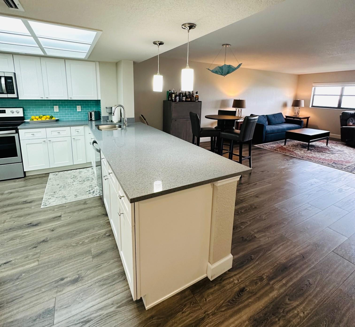 3200 Port Royale Drive 2004