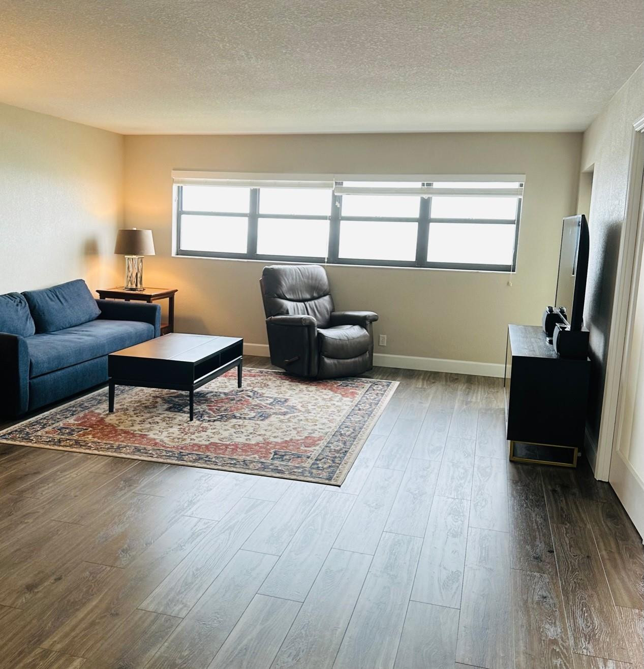 3200 Port Royale Drive 2004