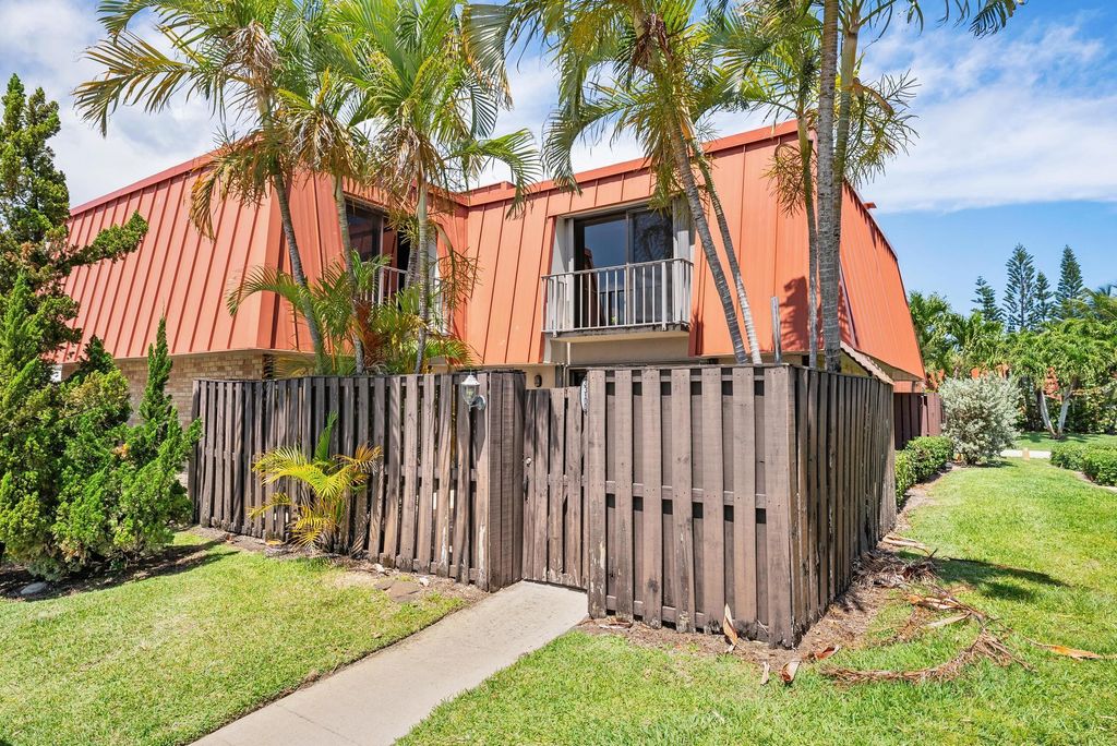 Photo of 3310 Meridian Way S #D, Palm Beach Gardens, FL 33410 (MLS # R11077365)