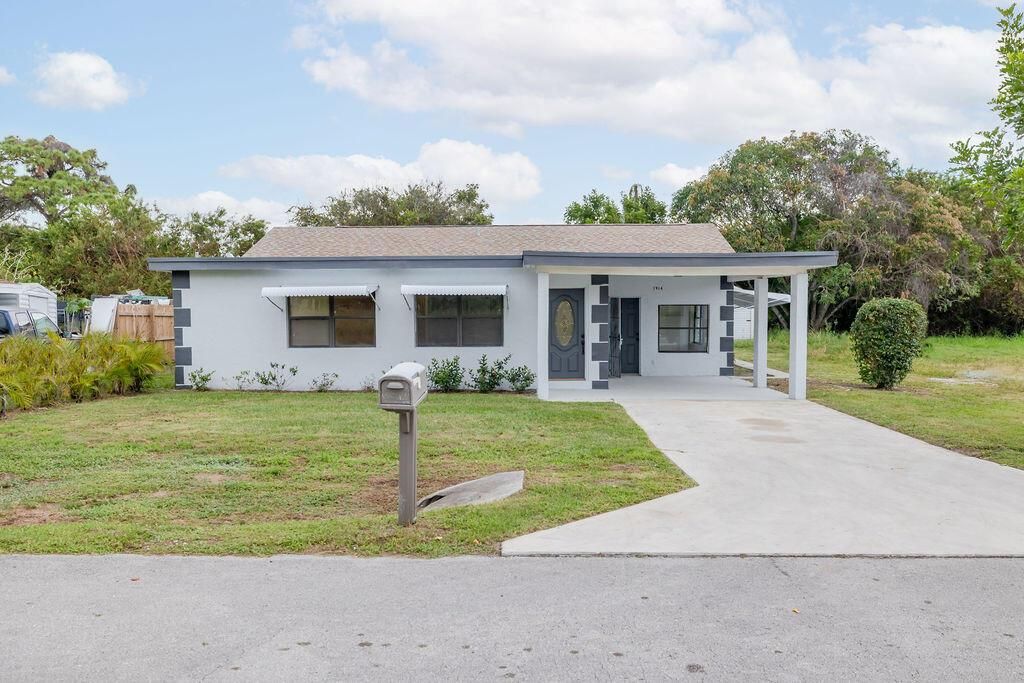 Photo of 1914 San Marcos Avenue, Fort Pierce, FL 34946 (MLS # R10839476)