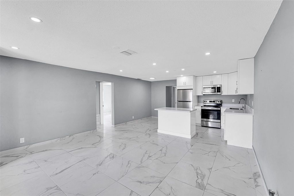 Photo of 4681 SW 43rd Terrace, Fort Lauderdale, FL 33314 (MLS # F10556087)