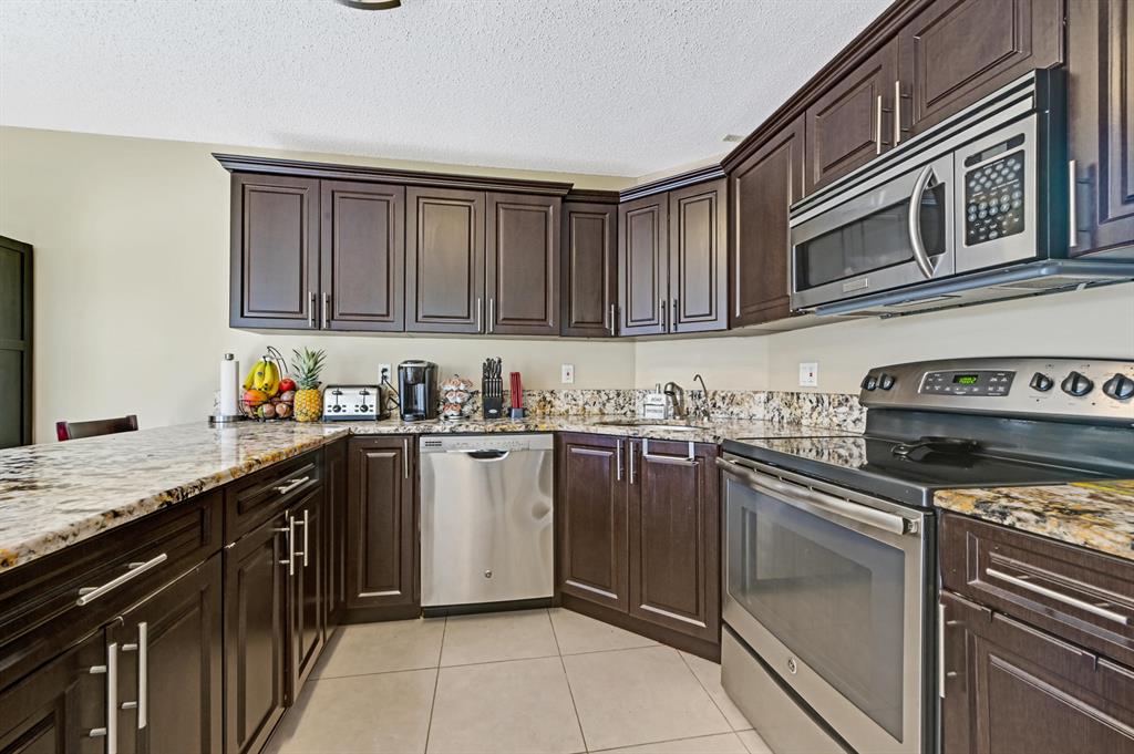 Lakeside Green - Residential